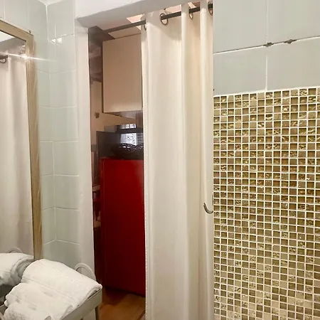 Natural Red Passion In Downtown