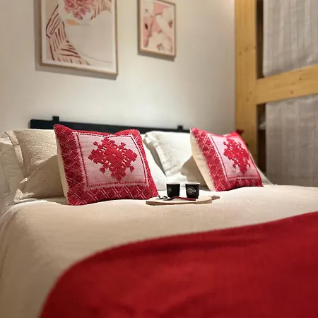 Apartment Natural Red Passion In Downtown