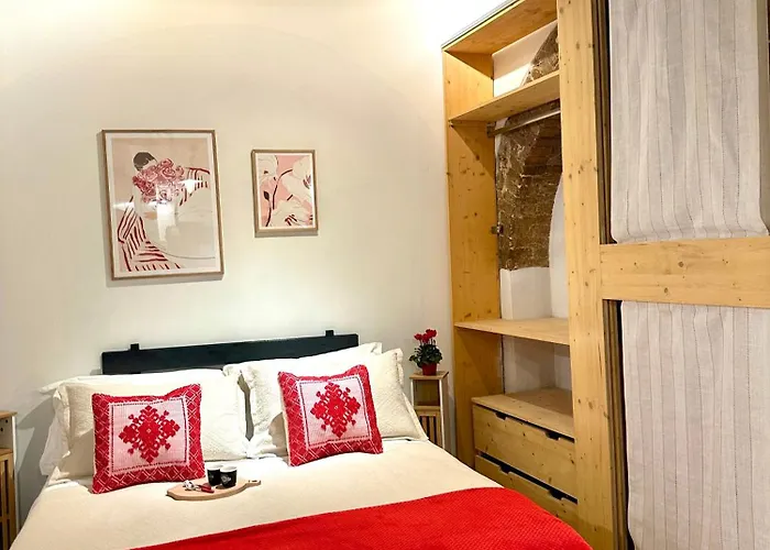 Natural Red Passion In Downtown