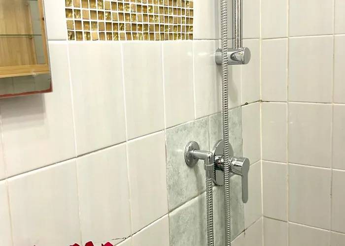 Natural Red Passion In Downtown 佩鲁贾