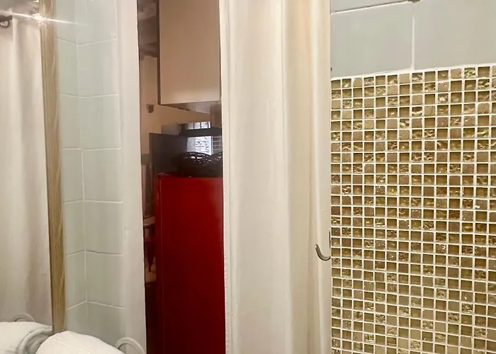 Natural Red Passion In Downtown